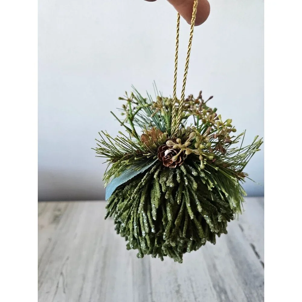 Pier 1‎ Pinecone glitter green evergreen ornament Xmas tree decor